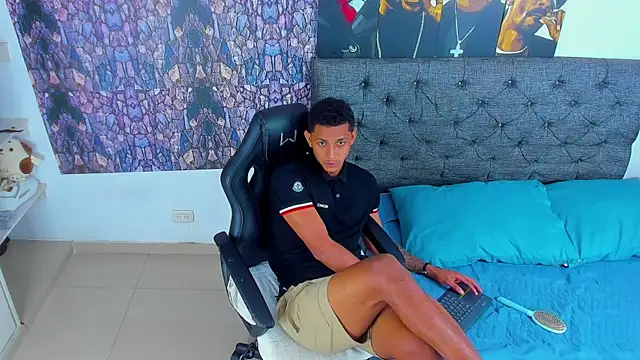 dominic smith  online show from February 11, 1:52 am