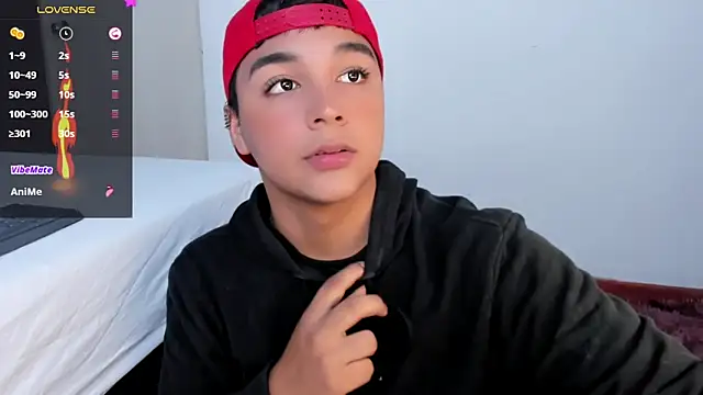 Snapshot of Seductivo_jr chatting on February 3, 2:58 am Seductivo jr online show from February 3, 2:58 am