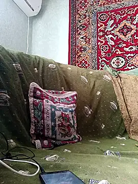 Pineapple04 online show from March 7, 11:30 am