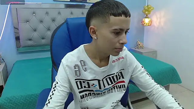 Xavii18 online show from February 1, 5:16 pm