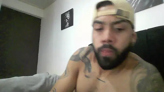 Snapshot of Hendry_ chatting on March 17, 11:35 pm Hendry online show from March 17, 11:35 pm