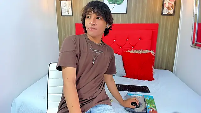 Snapshot of axel_ps chatting on March 14, 7:55 pm axel ps online show from March 14, 7:55 pm