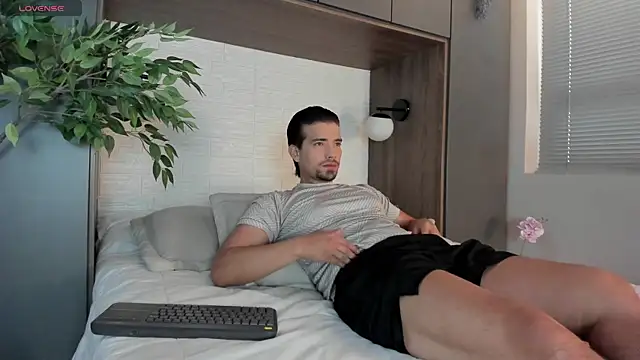 Ian Daviz online show from February 24, 8:03 pm