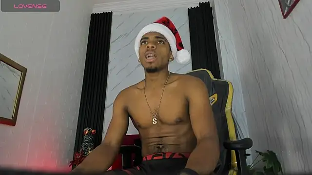 Snapshot of Jack_Muscles69_ chatting on December 13, 11:34 am Jack Muscles69 online show from December 13, 11:34 am