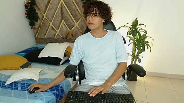 Snapshot of nickolas_moon chatting on December 25, 6:41 pm nickolas moon online show from December 25, 6:41 pm