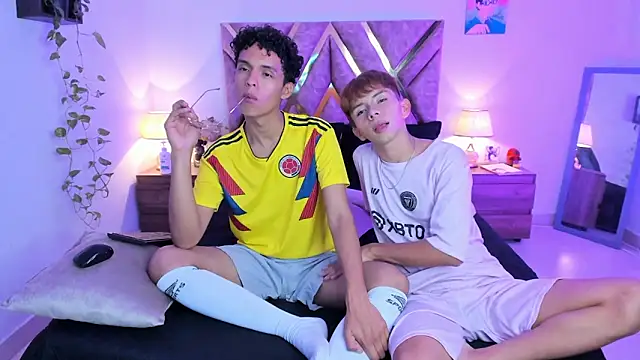 Snapshot of nickolas_moon chatting on October 31, 1:18 am nickolas moon online show from October 31, 1:18 am