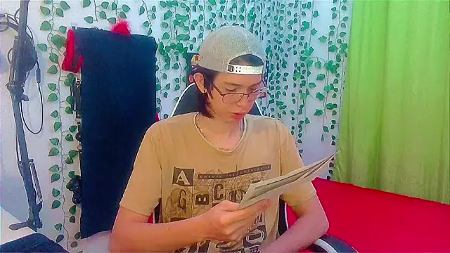 Snapshot of Andy_gray chatting on September 28, 4:49 pm Andy gray online show from September 28, 4:49 pm
