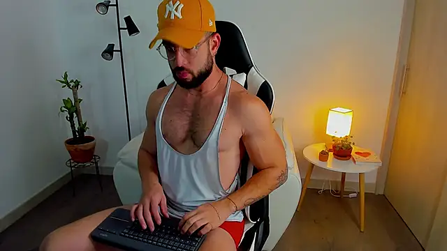 dafboy1 online show from January 19, 1:35 pm