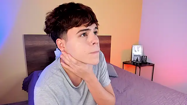 justinbiler online show from February 13, 4:32 am