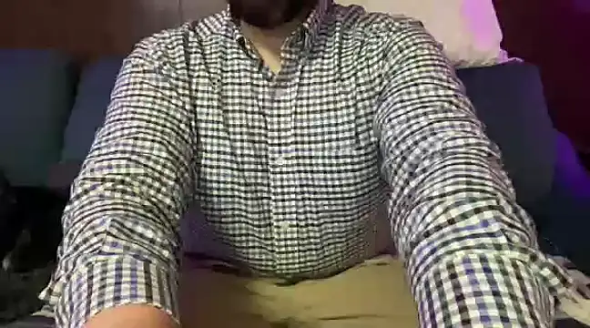 Snapshot of ThongerBBro chatting on March 7, 5:17 pm ThongerBBro online show from March 7, 5:17 pm