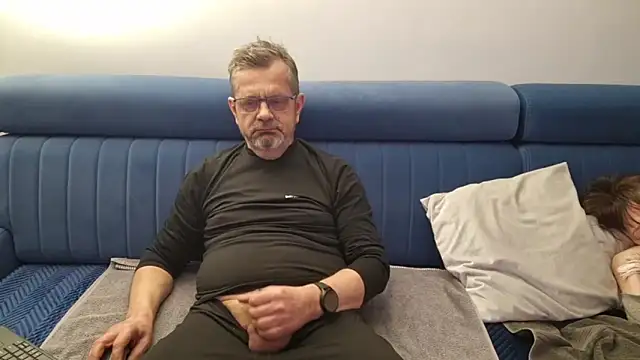 axecoman60 online show from March 20, 7:14 pm