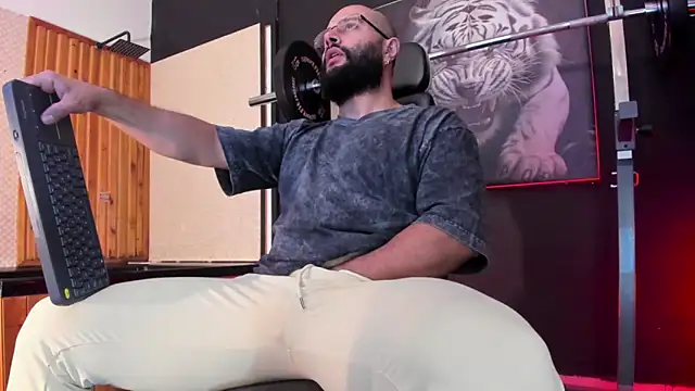 Luke  09 online show from April 18, 11:55 am