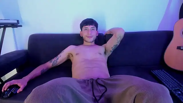 Henrikk senn online show from December 14, 10:17 pm