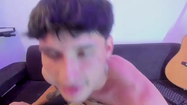 Henrikk senn online show from March 13, 1:57 am