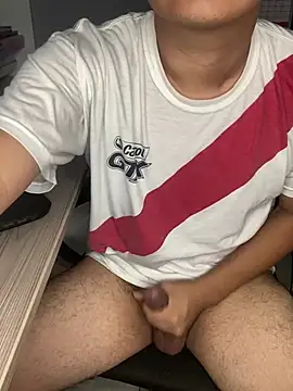 Snapshot of YouMikolins chatting on March 12, 12:10 am YouMikolins online show from March 12, 12:10 am