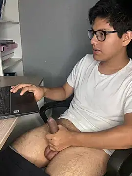 Snapshot of YouMikolins chatting on March 8, 4:09 am YouMikolins online show from March 8, 4:09 am