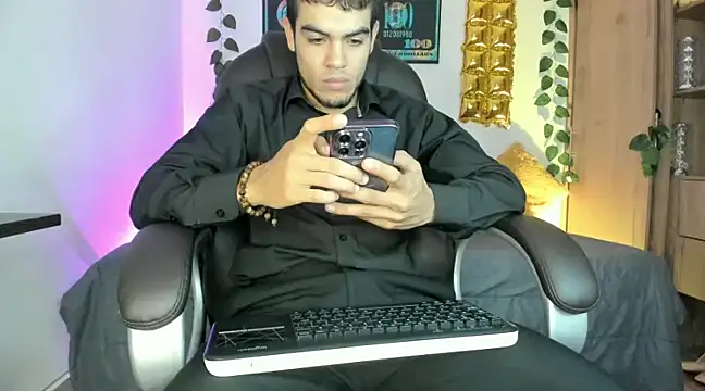 mikee scooth online show from December 3, 5:23 pm