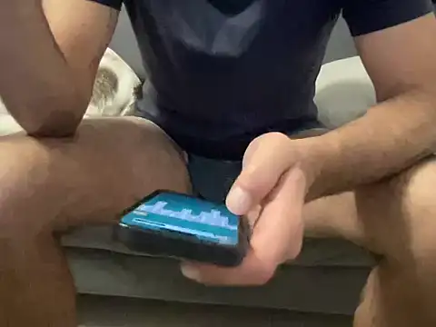 4small4inchlol online show from April 21, 4:24 pm