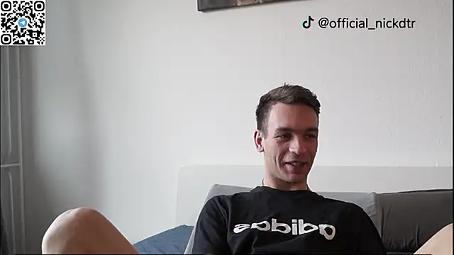 Snapshot of nickdtr chatting on March 22, 12:25 pm nickdtr online show from March 22, 12:25 pm