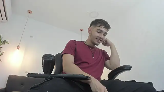 Snapshot of DiegoRogue_ chatting on December 16, 12:49 pm DiegoRogue online show from December 16, 12:49 pm