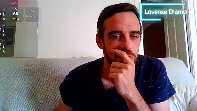 Snapshot of _NakedChef_ chatting on October 1, 4:55 pm NakedChef online show from October 1, 4:55 pm