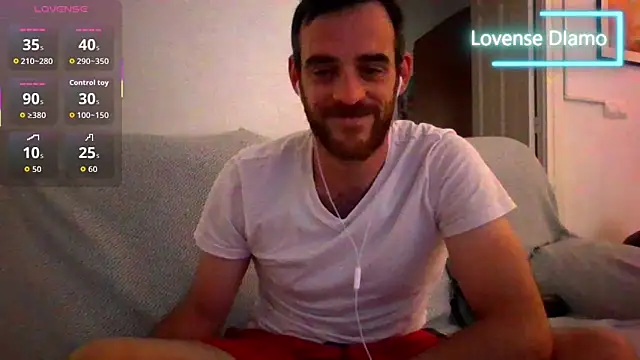 Snapshot of _NakedChef_ chatting on September 10, 5:22 pm NakedChef online show from September 10, 5:22 pm