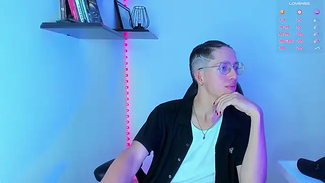 Snapshot of manu_vera chatting on January 11, 8:21 pm manu vera online show from January 11, 8:21 pm