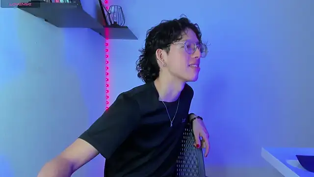 Snapshot of manu_vera chatting on February 12, 7:35 pm manu vera online show from February 12, 7:35 pm