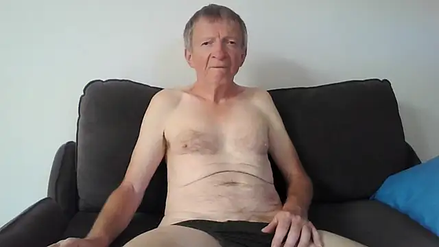 naturiste974 online show from December 18, 7:59 am