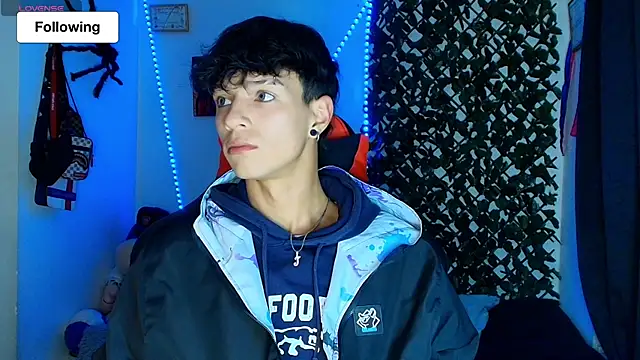 Snapshot of twink_sebas_ chatting on February 19, 1:29 am twink sebas online show from February 19, 1:29 am