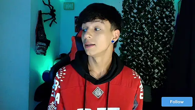 Snapshot of twink_sebas_ chatting on February 10, 6:20 am twink sebas online show from February 10, 6:20 am