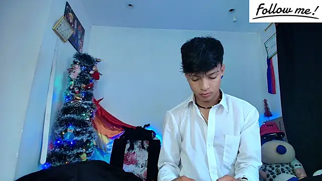 Snapshot of twink_sebas_ chatting on December 22, 6:37 pm twink sebas online show from December 22, 6:37 pm
