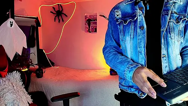 Snapshot of twink_sebas_ chatting on October 21, 4:48 am twink sebas online show from October 21, 4:48 am