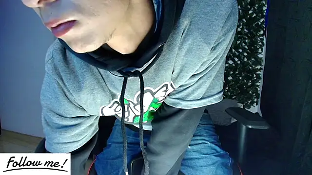 Snapshot of twink_sebas_ chatting on January 18, 3:46 am twink sebas online show from January 18, 3:46 am