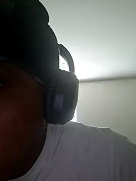 bigboytoy912 online show from April 1, 4:15 pm