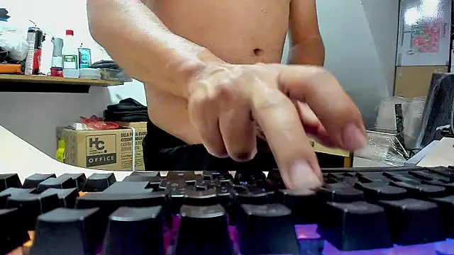 Snapshot of Jhonatan_Morales_S chatting on October 19, 5:34 am Jhonatan Morales S online show from October 19, 5:34 am