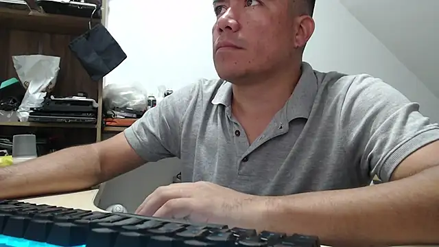 Jhonatan Morales S online show from November 11, 1:05 pm