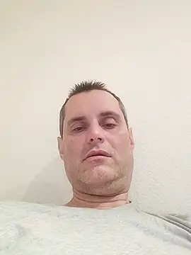 A look1800 online show from February 6, 7:27 am