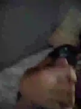 Snapshot of danilogarcia33 chatting on December 13, 11:34 am danilogarcia33 online show from December 13, 11:34 am