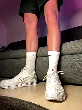 nikeaddicted2 online show from December 14, 9:05 am