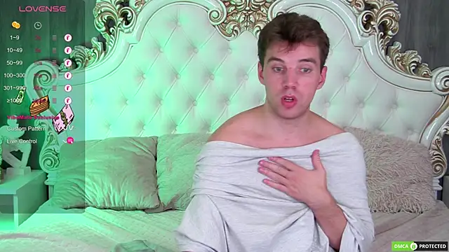 ArthurWhitee online show from September 19, 1:55 pm