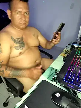 Snapshot of siatodo02 chatting on December 18, 12:32 am siatodo02 online show from December 18, 12:32 am