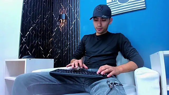 Liam crox online show from February 7, 8:20 pm