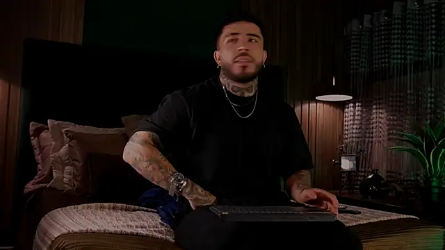 Snapshot of LeoSalvatore_ chatting on February 27, 4:20 am LeoSalvatore  online show from February 27, 4:20 am