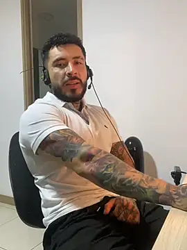Snapshot of LeoSalvatore_ chatting on December 26, 5:47 am LeoSalvatore  online show from December 26, 5:47 am