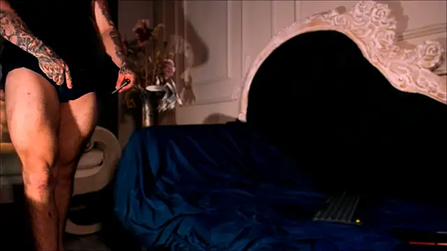 Snapshot of LeoSalvatore_ chatting on December 21, 8:43 pm LeoSalvatore  online show from December 21, 8:43 pm
