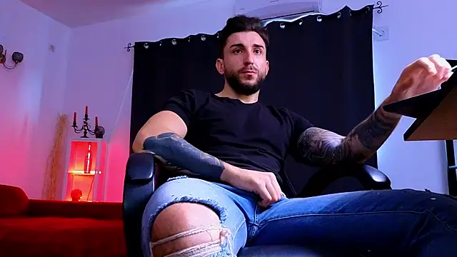 MightyAaron66 online show from November 18, 7:12 am