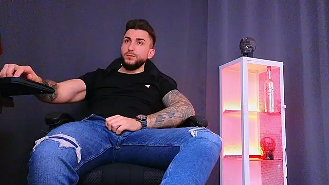 MightyAaron66 online show from February 16, 7:05 pm