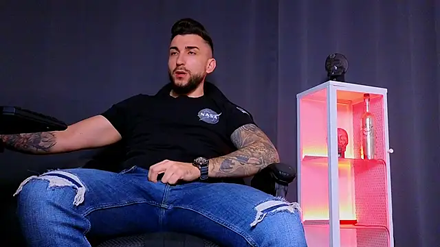 MightyAaron66 online show from February 9, 3:45 pm