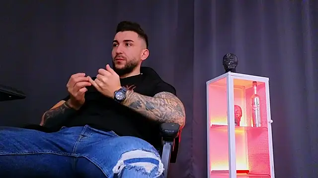 MightyAaron66 online show from December 25, 8:07 am